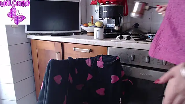 Snapshot of martachatte chatting on March 11, 7:48 am martachatte online show from March 11, 7:48 am