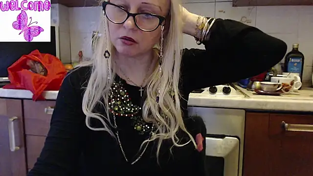 Snapshot of martachatte chatting on March 11, 5:02 pm martachatte online show from March 11, 5:02 pm