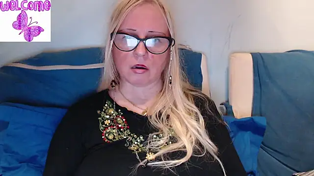 Snapshot of martachatte chatting on March 11, 8:09 pm martachatte online show from March 11, 8:09 pm