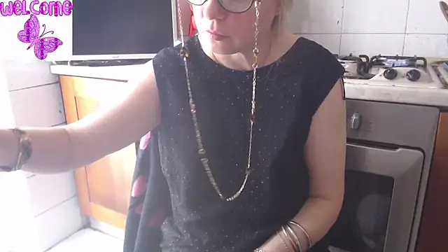 Snapshot of martachatte chatting on March 13, 8:59 am martachatte online show from March 13, 8:59 am