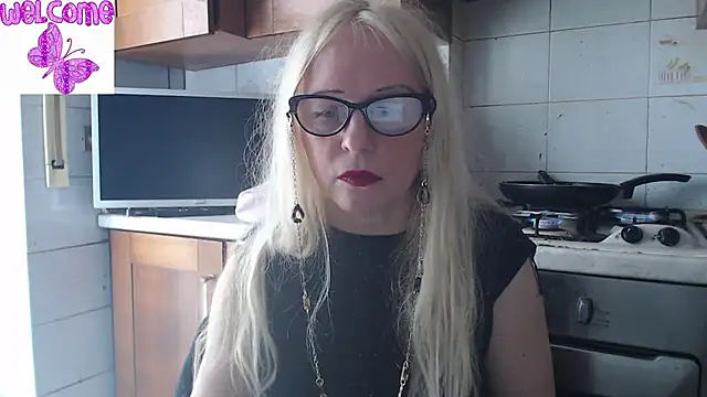 Snapshot of martachatte chatting on March 13, 12:46 pm martachatte online show from March 13, 12:46 pm