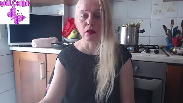 Snapshot of martachatte chatting on March 13, 3:50 pm martachatte online show from March 13, 3:50 pm