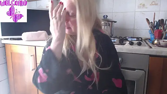 Snapshot of martachatte chatting on March 14, 7:48 am martachatte online show from March 14, 7:48 am