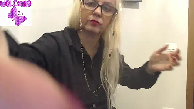 Snapshot of martachatte chatting on March 14, 3:58 pm martachatte online show from March 14, 3:58 pm