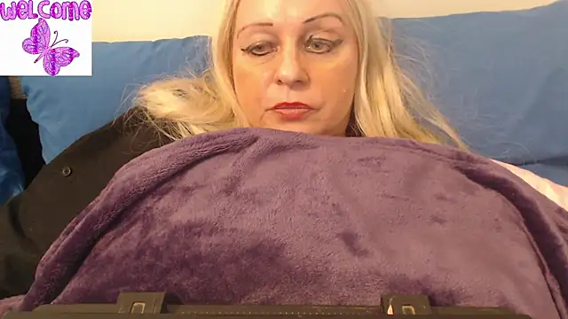 Snapshot of martachatte chatting on March 14, 7:01 pm martachatte online show from March 14, 7:01 pm