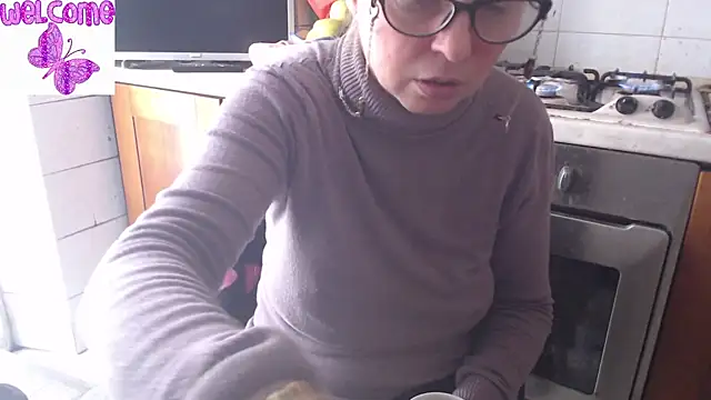 Snapshot of martachatte chatting on March 17, 7:24 am martachatte online show from March 17, 7:24 am