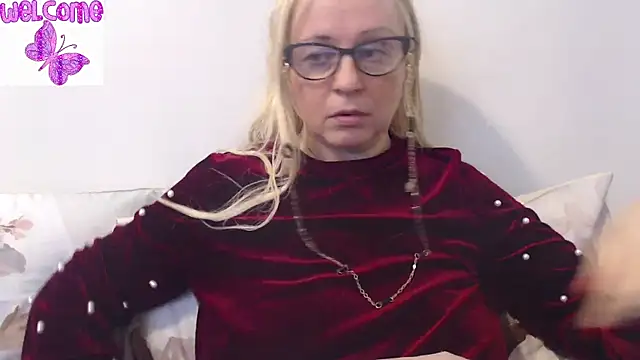 Snapshot of martachatte chatting on March 21, 8:28 am martachatte online show from March 21, 8:28 am