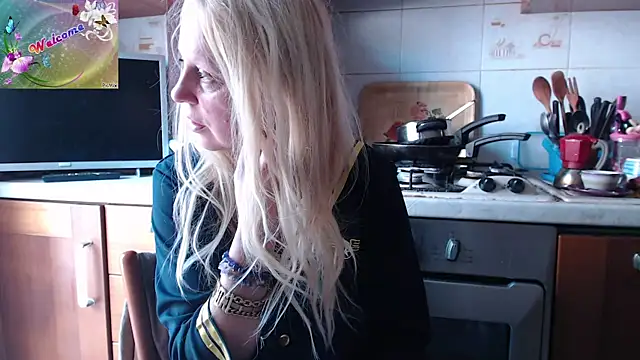 Snapshot of martachatte chatting on September 16, 7:42 am martachatte online show from September 16, 7:42 am