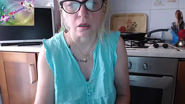 Snapshot of martachatte chatting on September 21, 6:26 am martachatte online show from September 21, 6:26 am