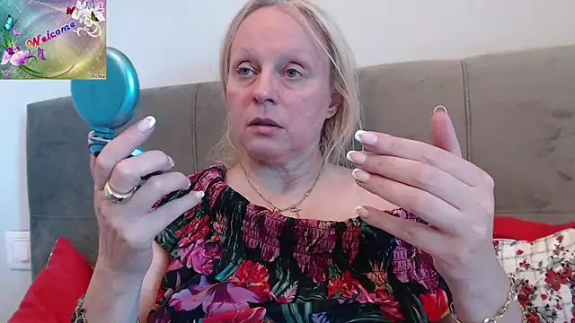 Snapshot of martachatte chatting on September 29, 8:30 am martachatte online show from September 29, 8:30 am