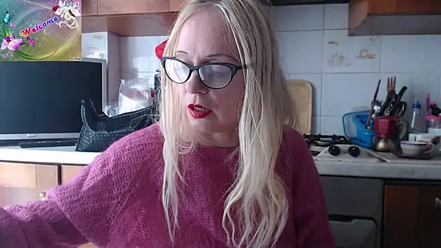 Snapshot of martachatte chatting on October 1, 8:53 am martachatte online show from October 1, 8:53 am