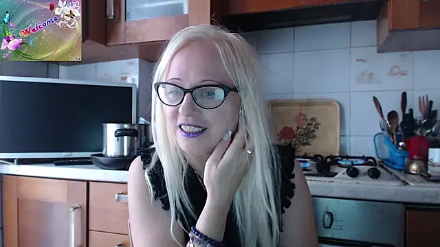 Snapshot of martachatte chatting on October 7, 7:49 am martachatte online show from October 7, 7:49 am