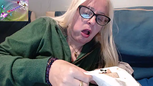 Snapshot of martachatte chatting on October 7, 7:55 pm martachatte online show from October 7, 7:55 pm