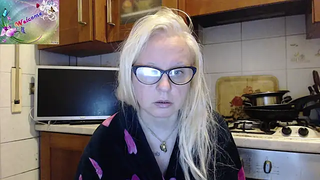 Snapshot of martachatte chatting on October 9, 3:04 am martachatte online show from October 9, 3:04 am