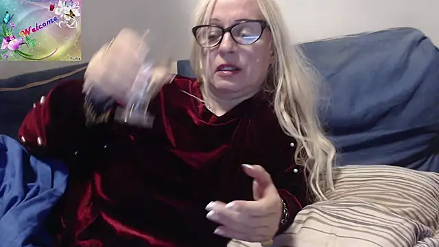 Snapshot of martachatte chatting on October 11, 7:45 pm martachatte online show from October 11, 7:45 pm