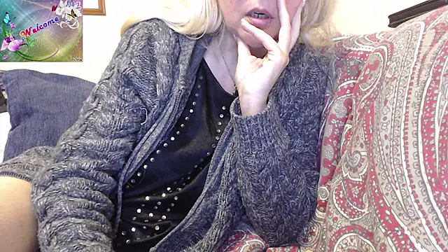 Snapshot of martachatte chatting on October 16, 7:53 am martachatte online show from October 16, 7:53 am