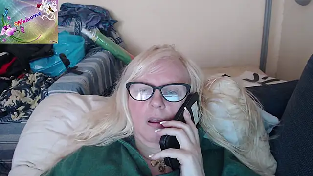 Snapshot of martachatte chatting on November 4, 9:19 am martachatte online show from November 4, 9:19 am