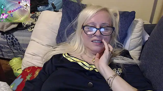 Snapshot of martachatte chatting on November 8, 9:46 pm martachatte online show from November 8, 9:46 pm