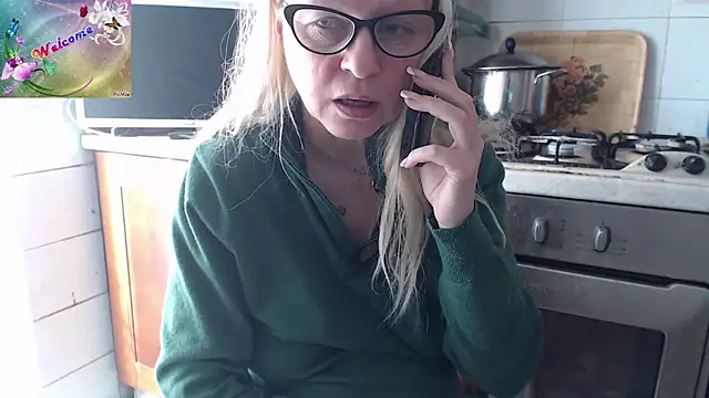 Snapshot of martachatte chatting on November 14, 9:19 am martachatte online show from November 14, 9:19 am