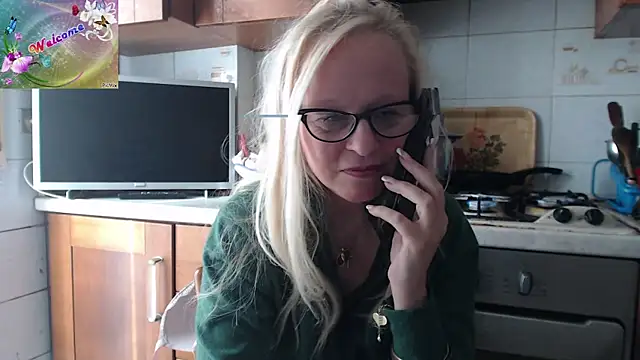 Snapshot of martachatte chatting on November 15, 9:28 am martachatte online show from November 15, 9:28 am