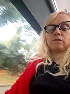 Snapshot of martachatte chatting on November 18, 10:31 am martachatte online show from November 18, 10:31 am