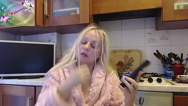 Snapshot of martachatte chatting on November 28, 6:38 am martachatte online show from November 28, 6:38 am