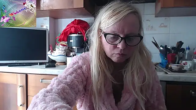 Snapshot of martachatte chatting on December 2, 9:47 am martachatte online show from December 2, 9:47 am