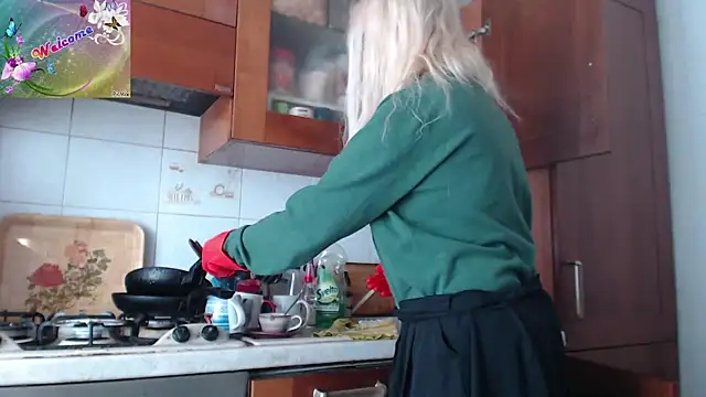 Snapshot of martachatte chatting on December 3, 10:02 am martachatte online show from December 3, 10:02 am