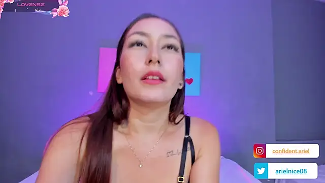 Snapshot of ariel35 chatting on February 22, 1:22 am ariel35 online show from February 22, 1:22 am