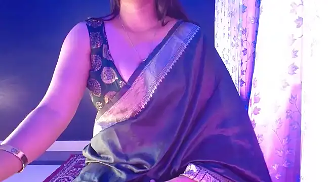 janifer001 online show from December 8, 4:04 am