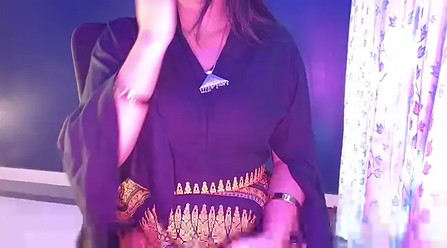 janifer001 online show from December 20, 1:03 am