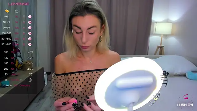 Snapshot of DannaEvan chatting on March 9, 2:07 am DannaEvan online show from March 9, 2:07 am