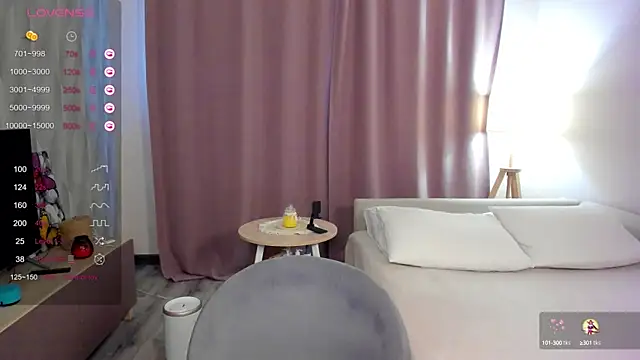 Snapshot of DannaEvan chatting on March 19, 1:32 am DannaEvan online show from March 19, 1:32 am