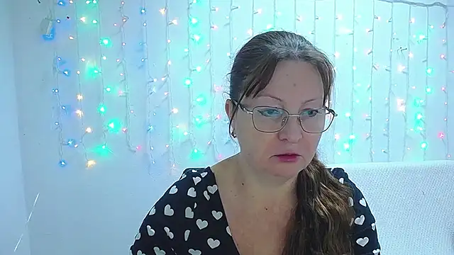 VanessaHotts online show from January 14, 6:02 am