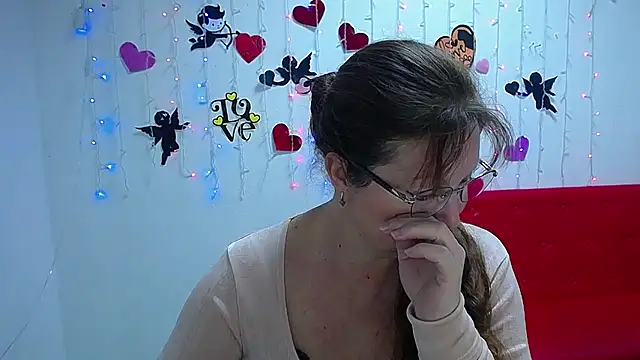 VanessaHotts online show from February 10, 9:25 am