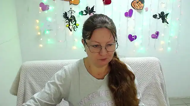 VanessaHotts online show from March 1, 6:24 am