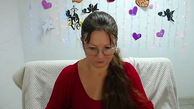 VanessaHotts online show from March 1, 9:29 am