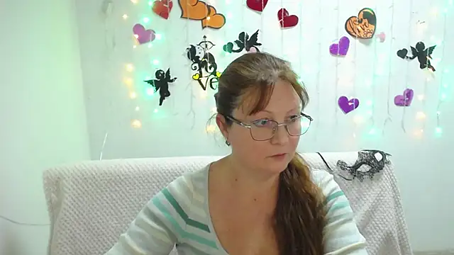 VanessaHotts online show from March 5, 6:01 am