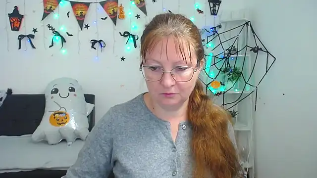 VanessaHotts online show from October 18, 5:43 am