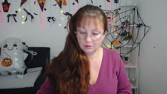 VanessaHotts online show from November 1, 6:04 am