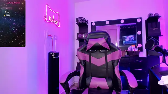 miss kitty online show from April 6, 12:52 am