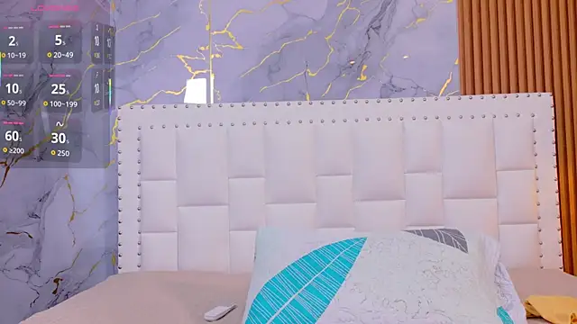 Snapshot of naughty_ebonyy chatting on November 20, 2:45 am naughty ebonyy online show from November 20, 2:45 am