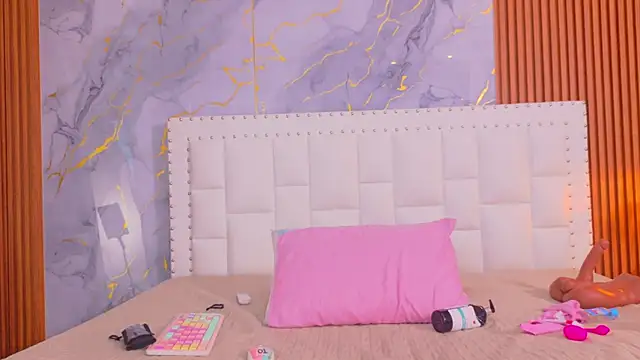 Snapshot of naughty_ebonyy chatting on December 14, 7:29 pm naughty ebonyy online show from December 14, 7:29 pm