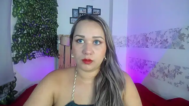 Snapshot of paula_brausin chatting on February 10, 8:31 pm paula brausin online show from February 10, 8:31 pm