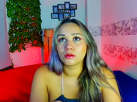 Snapshot of paula_brausin chatting on February 22, 8:42 pm paula brausin online show from February 22, 8:42 pm