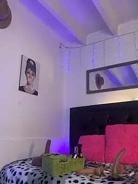 Snapshot of lonely_shewolf chatting on November 21, 5:44 pm lonely shewolf online show from November 21, 5:44 pm