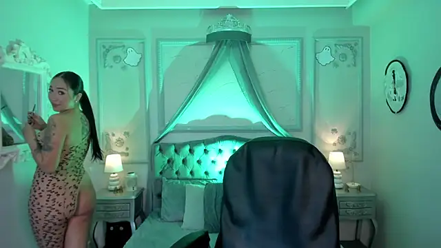 Snapshot of maggietime chatting on October 21, 2:40 pm maggietime online show from October 21, 2:40 pm