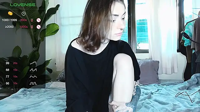 Snapshot of pale_skin chatting on December 1, 9:25 am pale skin online show from December 1, 9:25 am