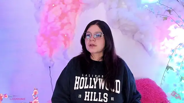 Snapshot of Mey_moon chatting on February 1, 5:28 am Mey moon online show from February 1, 5:28 am