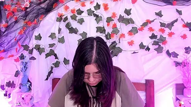 Snapshot of Mey_moon chatting on February 6, 6:02 pm Mey moon online show from February 6, 6:02 pm